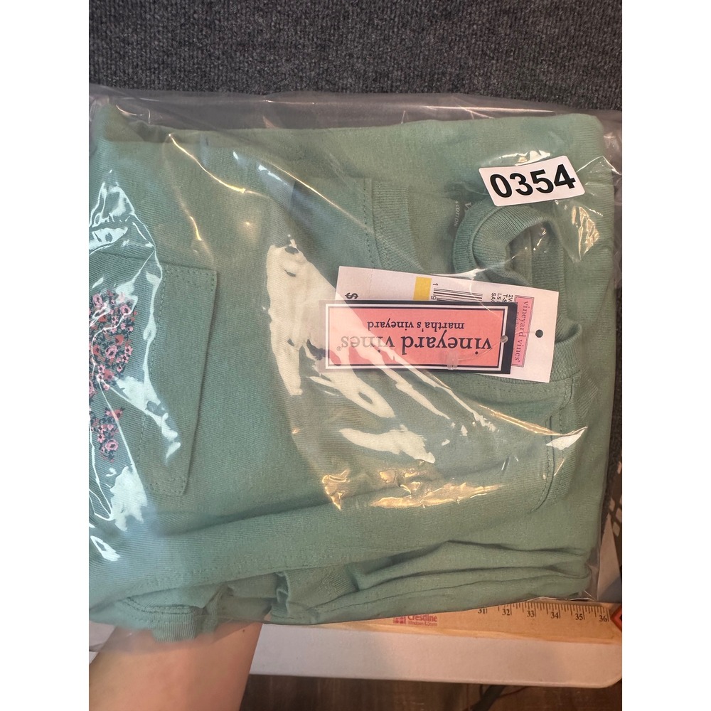 Vineyard Vines Womens Sage Lydia Ditsy Whale Fill LS Pocket T-Shirt 2V003534-387 - Picture 9 of 9